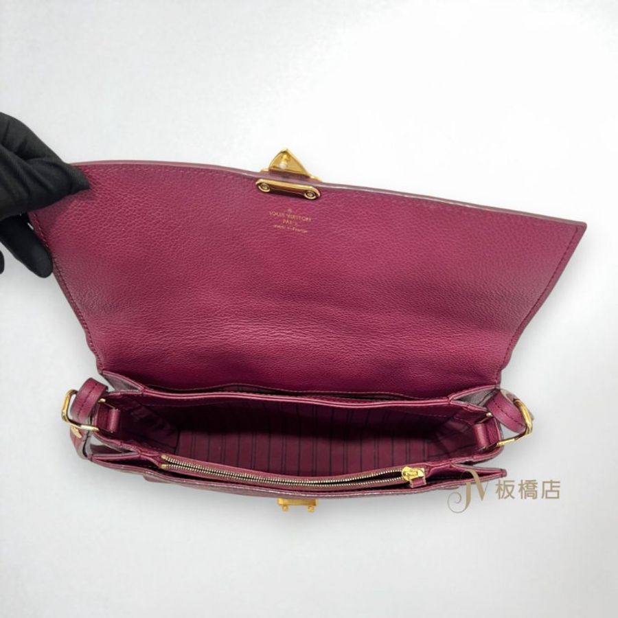 JS1153-LV 莓果紅牛皮壓紋下蓋風琴包/ M94226-5