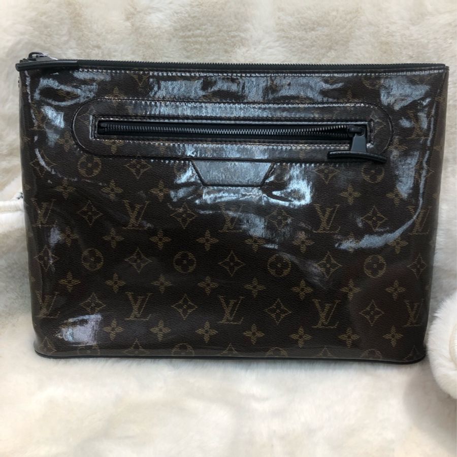 LV PVC亮面 手拿包 XA876-0