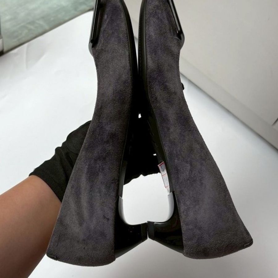 Roger Vivier 黑方釦灰麂皮低跟鞋-4