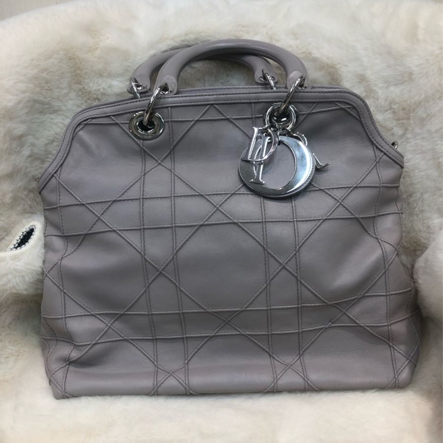 Dior 灰色貝殼型手袋 XB735-0