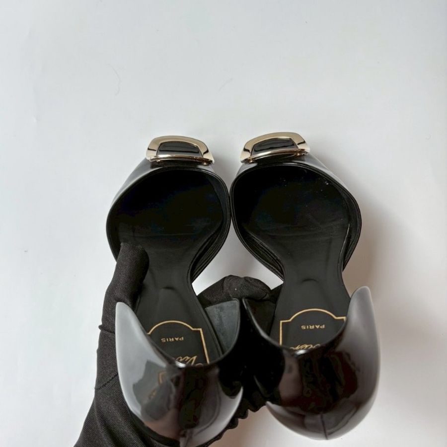 Roger Vivier 銀方釦尖頭黑漆皮平底鞋-7