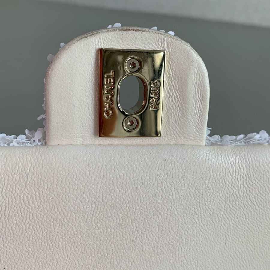 Chanel 香奈兒25B 亮片金扣白色後背包-16