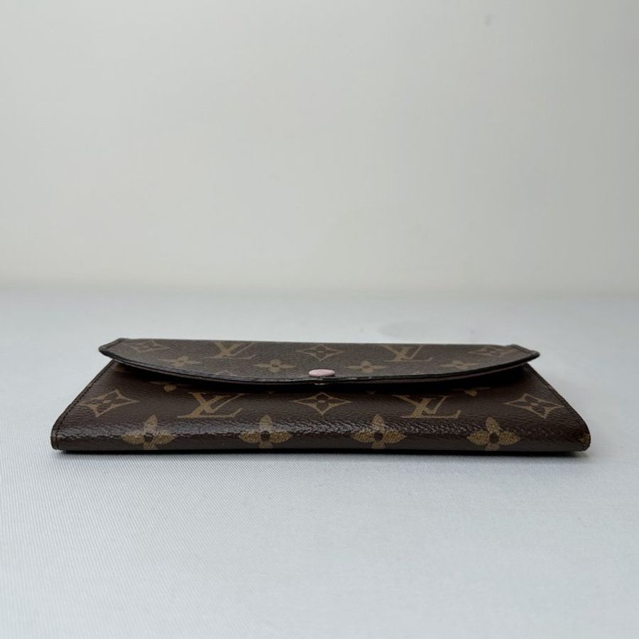LV Emilie粉釦翻蓋長夾-11