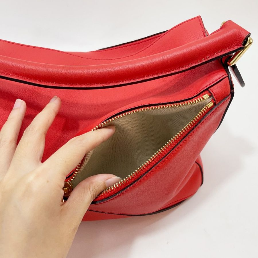 Loewe 紅色牛皮拉鍊puzzle手提側背包-9