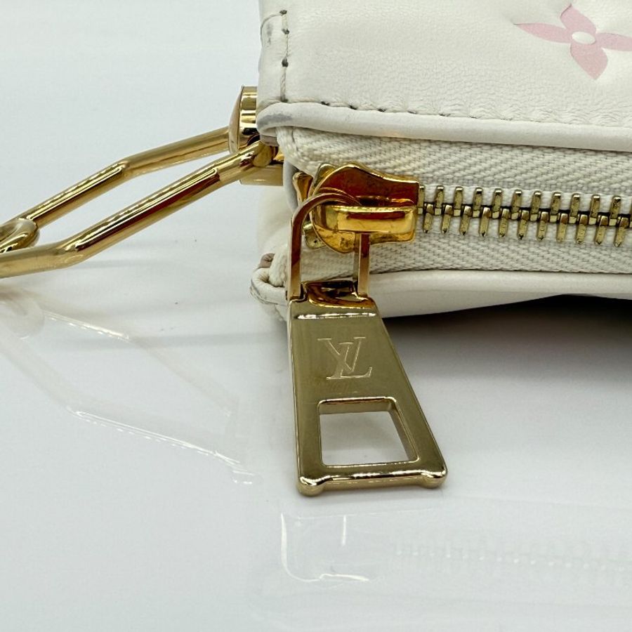 LOUIS VUITTON 小羊皮 水彩漸變 Logo壓印 Coussin BB 鏈條金屬琺瑯 手拿包 單肩包 （雙肩帶）-5