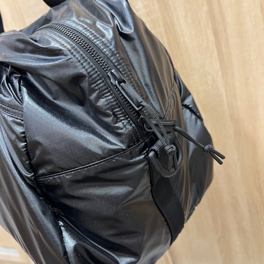 YSL 黑尼龍黑釦肩斜背旅行袋581374-4