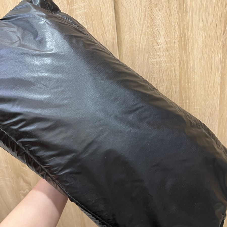 YSL 黑尼龍黑釦肩斜背旅行袋581374-6
