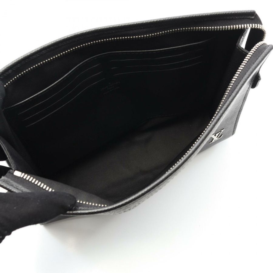 路易威登 Pochette Voyage 手拿包 M30450 Taiga 皮革 黑色 二手-2