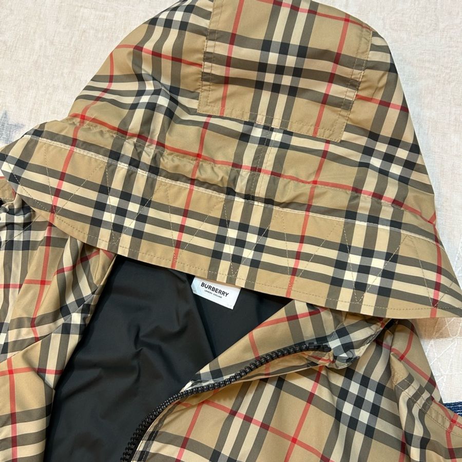 英國Burberry 格紋輕盈連帽外套UK2-15