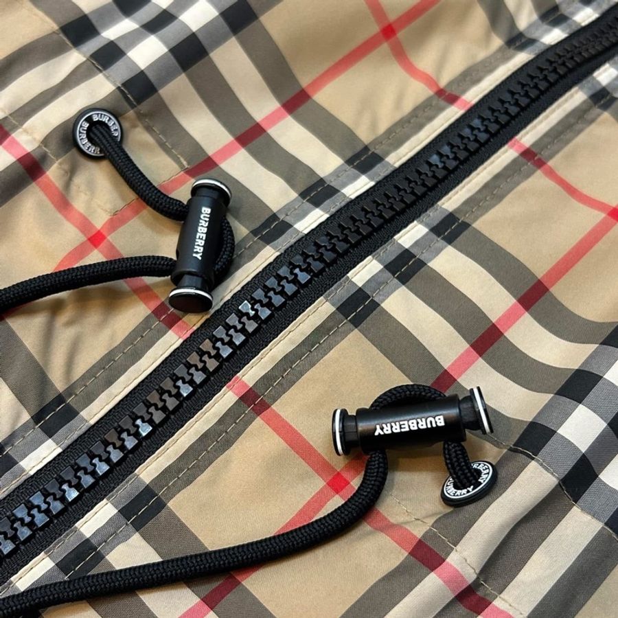 英國Burberry 格紋輕盈連帽外套UK2-16