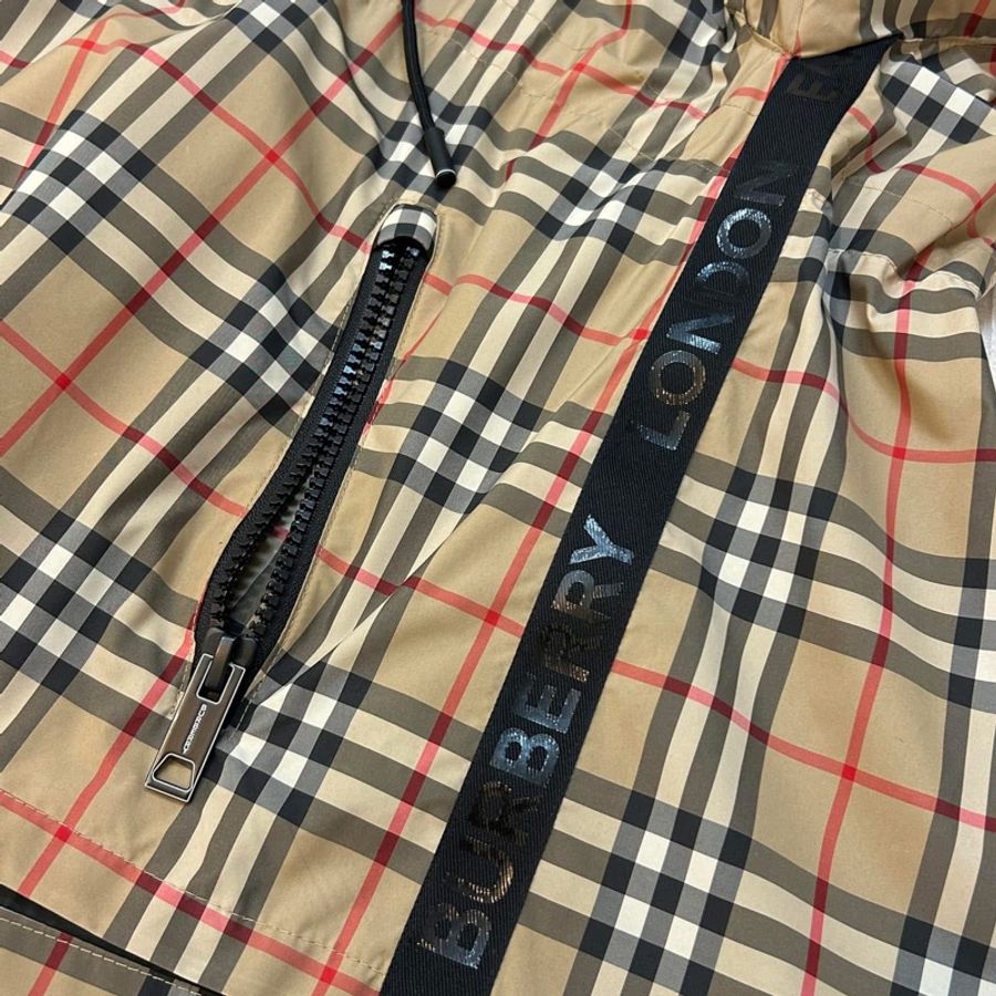 英國Burberry 格紋輕盈連帽外套UK2-19