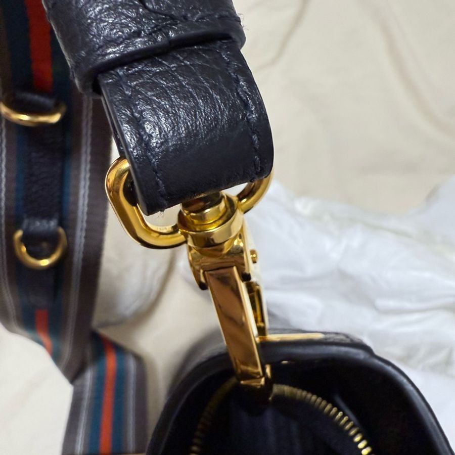 Prada 女款黑色皮革條紋綁帶水桶包 1BE057, 黑色金釦-14