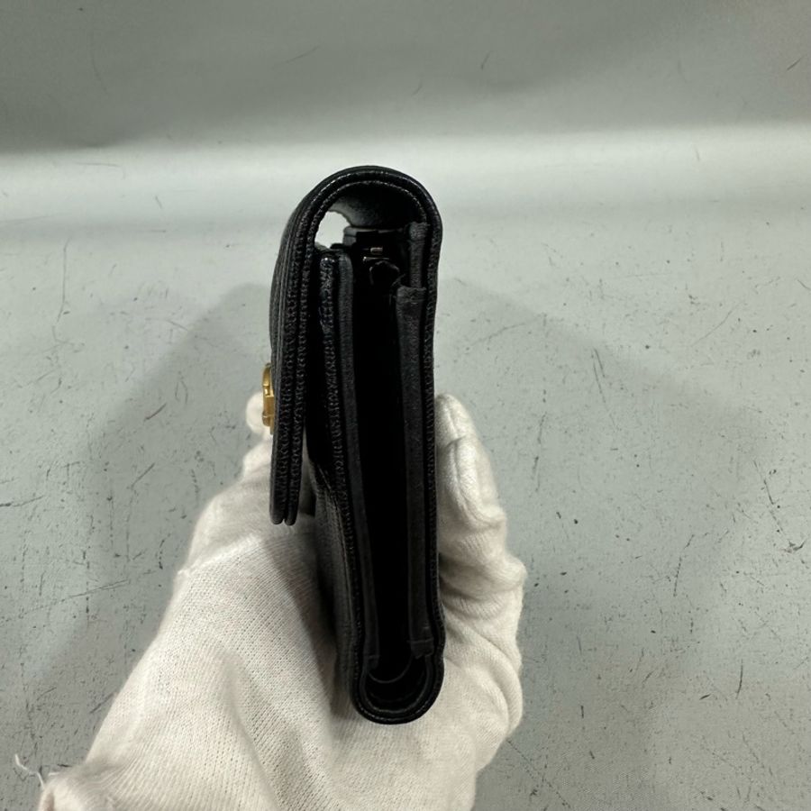 Chanel A84302 黑荔枝皮金釦boy中夾-8