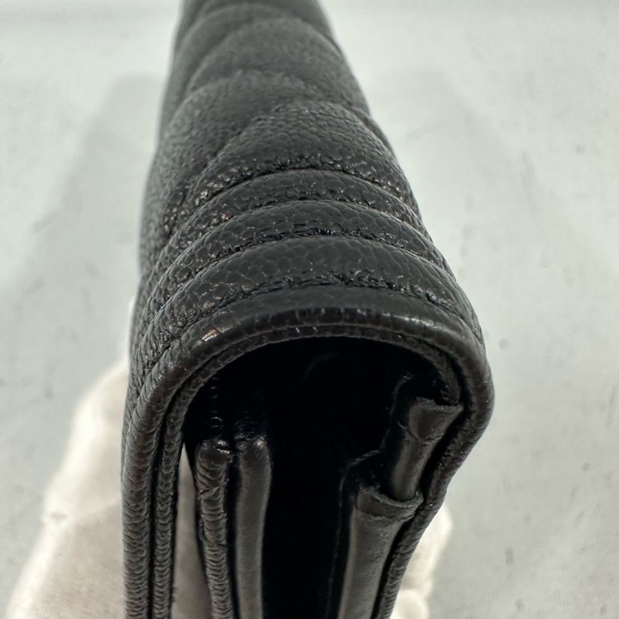 Chanel A84302 黑荔枝皮金釦boy中夾-9
