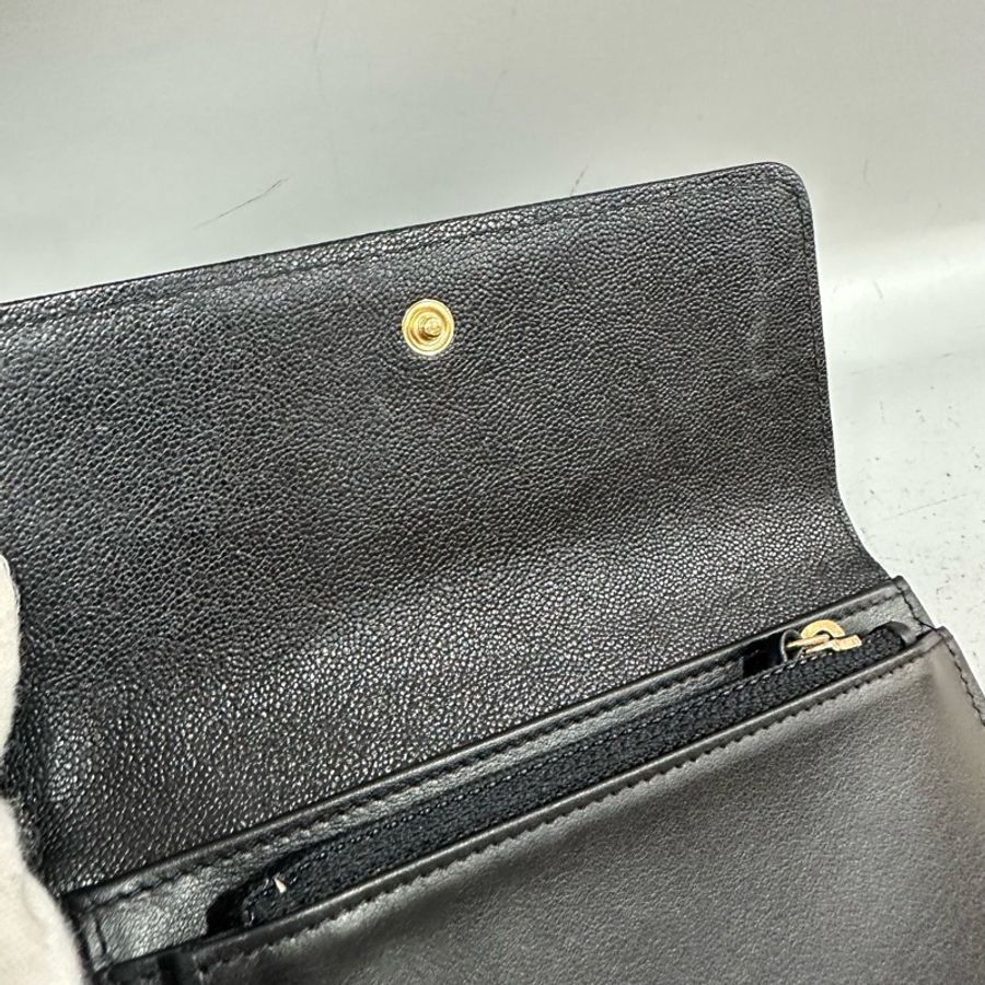 Chanel A84302 黑荔枝皮金釦boy中夾-18