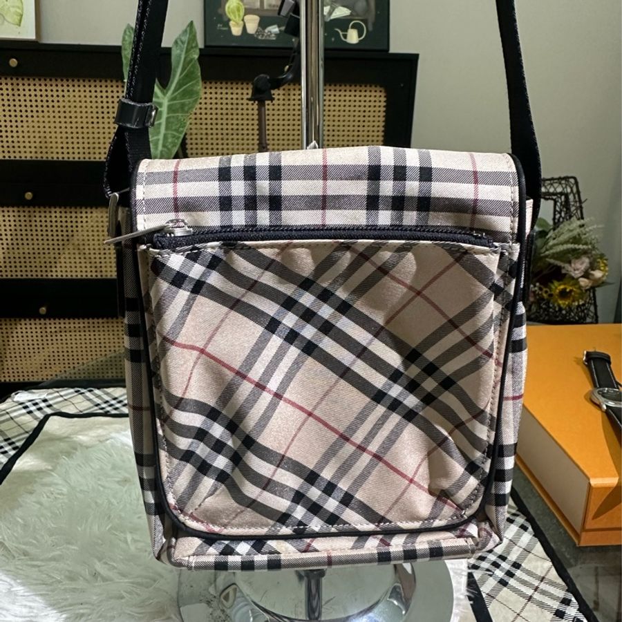 出清 BURBERRY 帆布斜背包-0