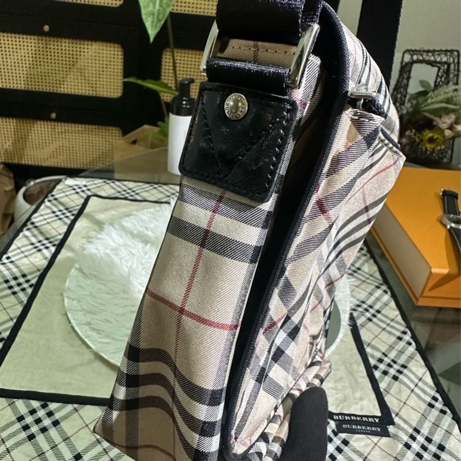 出清 BURBERRY 帆布斜背包-2
