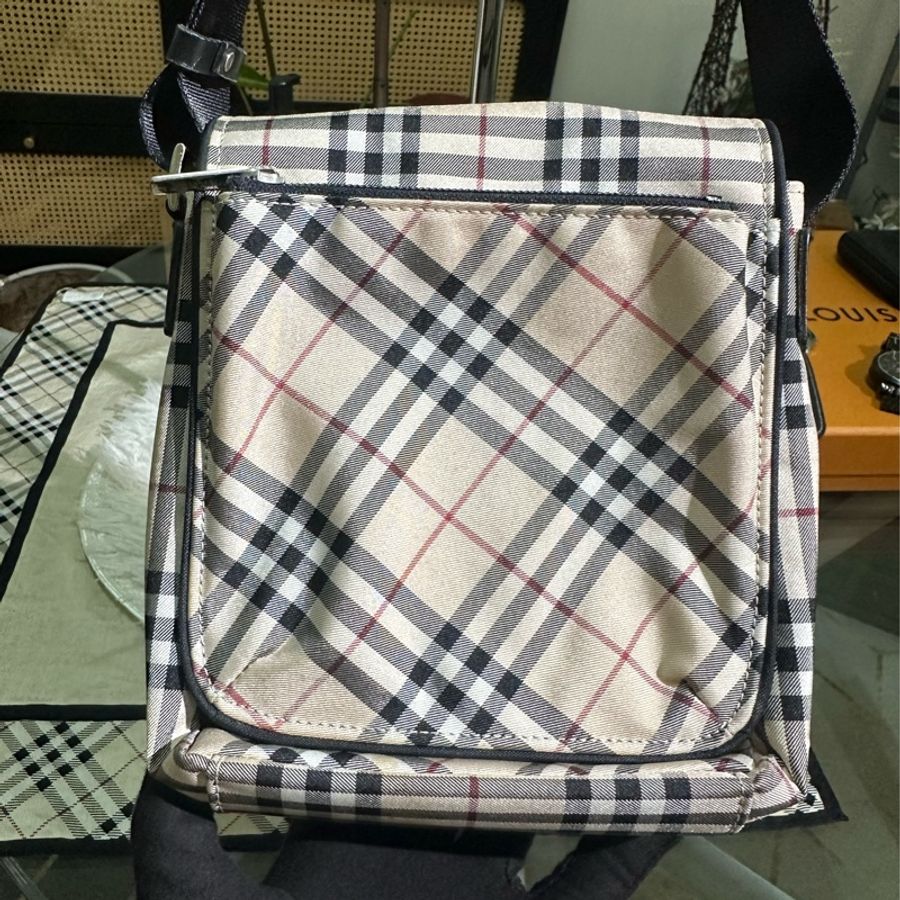 出清 BURBERRY 帆布斜背包-5