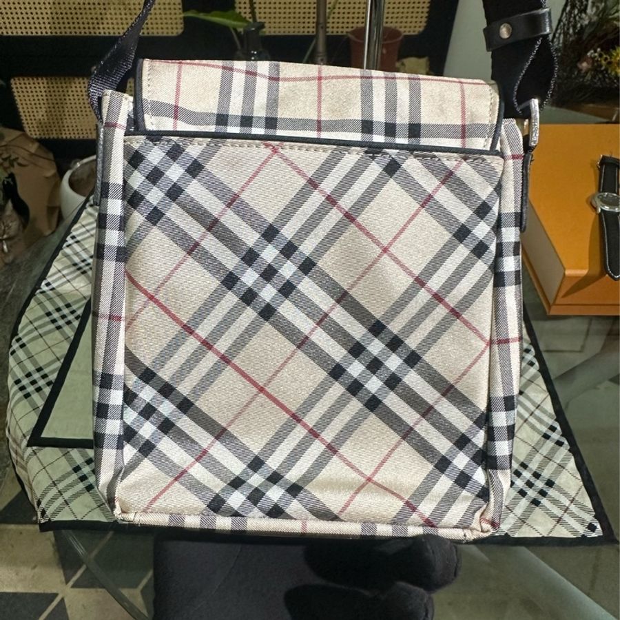出清 BURBERRY 帆布斜背包-8