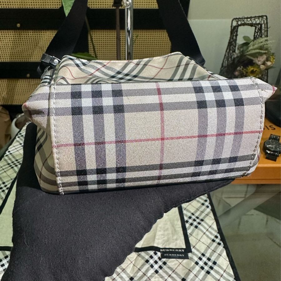 出清 BURBERRY 帆布斜背包-11