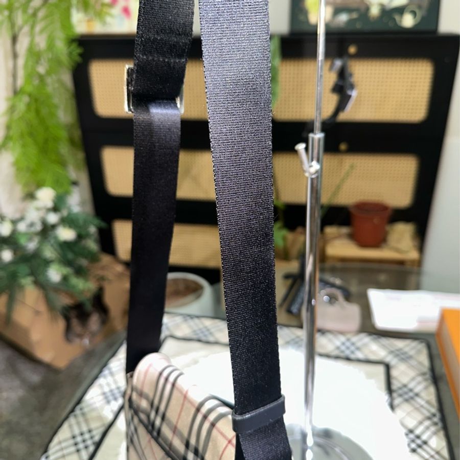 出清 BURBERRY 帆布斜背包-30