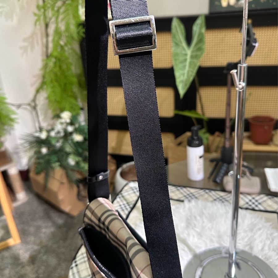 出清 BURBERRY 帆布斜背包-31