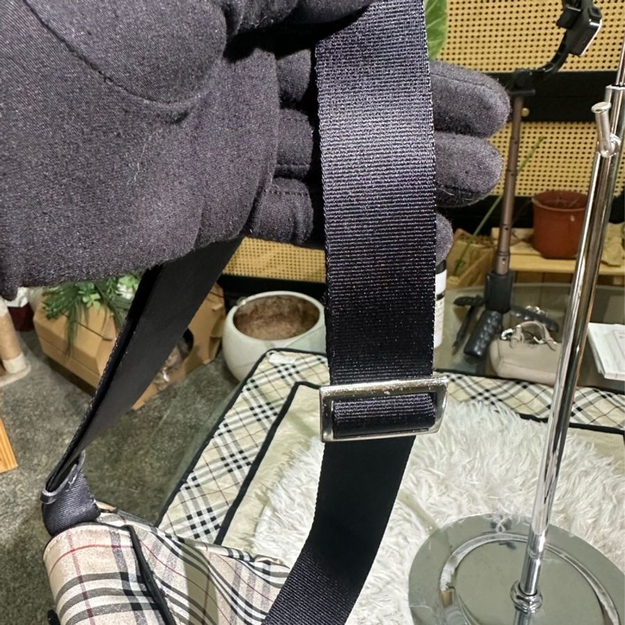 出清 BURBERRY 帆布斜背包-32