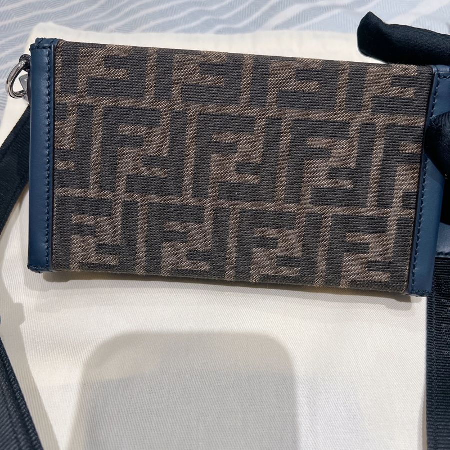 Fendi mini soft trunk老花斜背包(近全新)-1