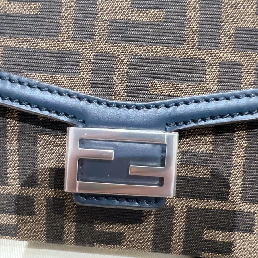 Fendi mini soft trunk老花斜背包(近全新)-2
