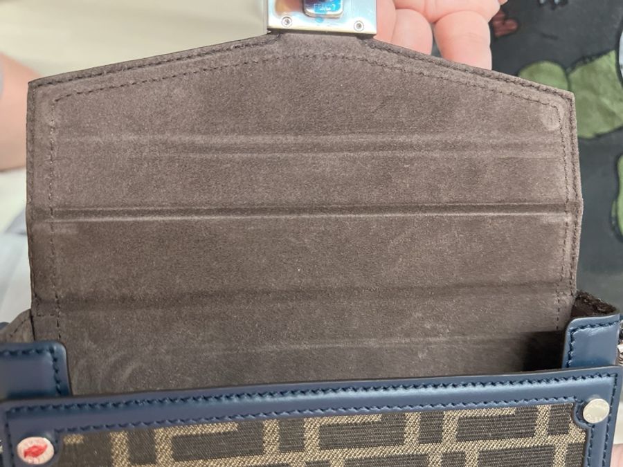 Fendi mini soft trunk老花斜背包(近全新)-11