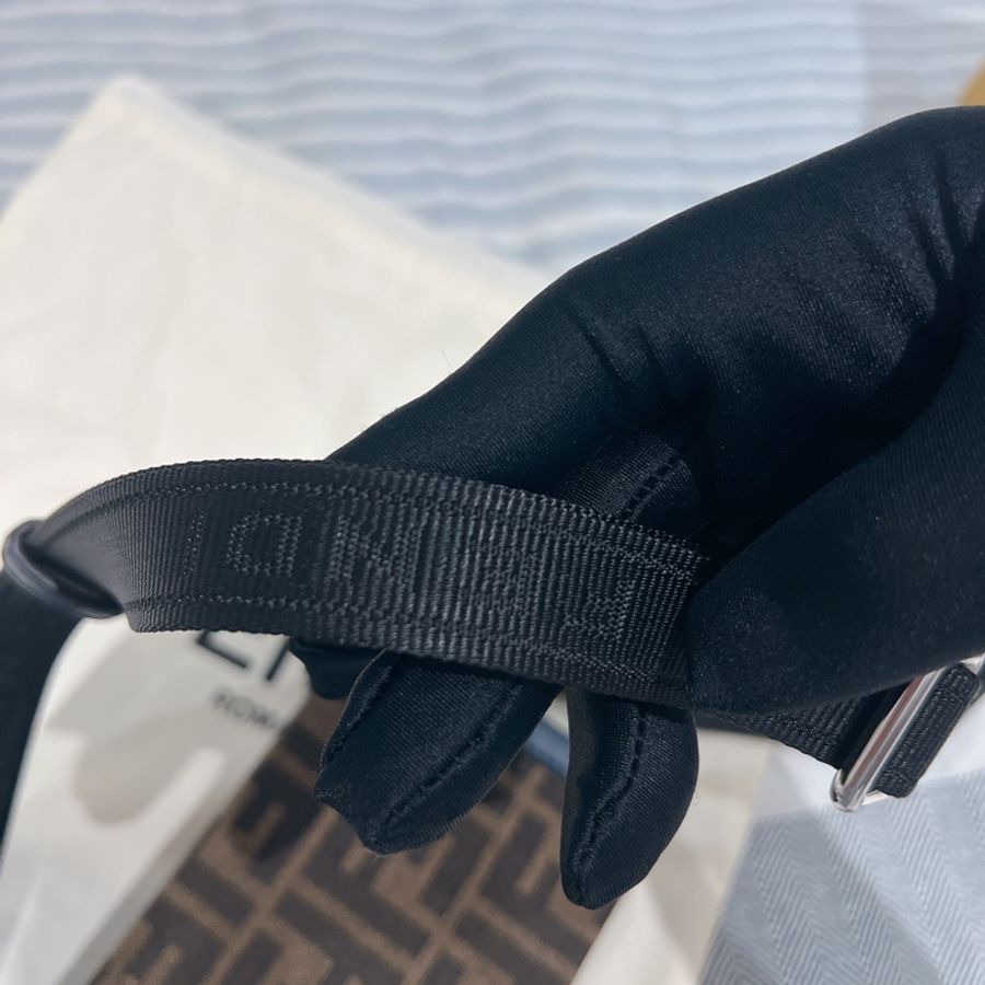 Fendi mini soft trunk老花斜背包(近全新)-15