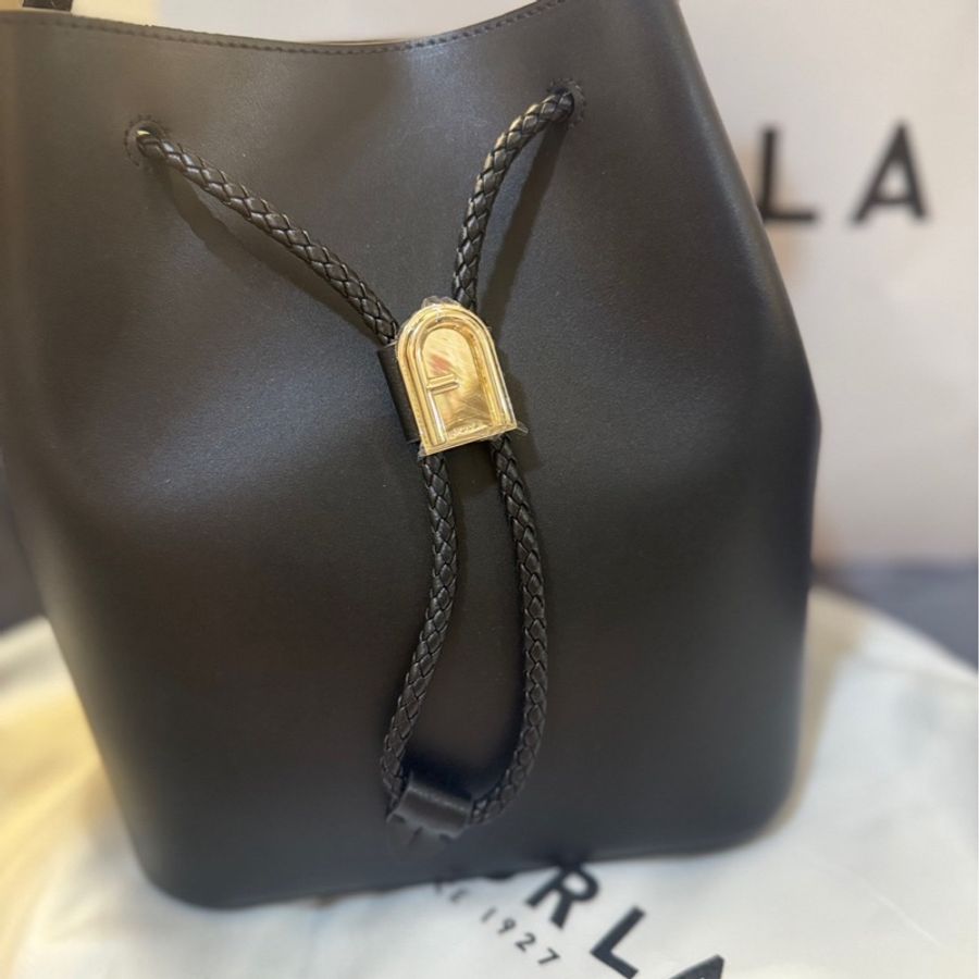 Furla Levante S 黑色皮革水桶包-5
