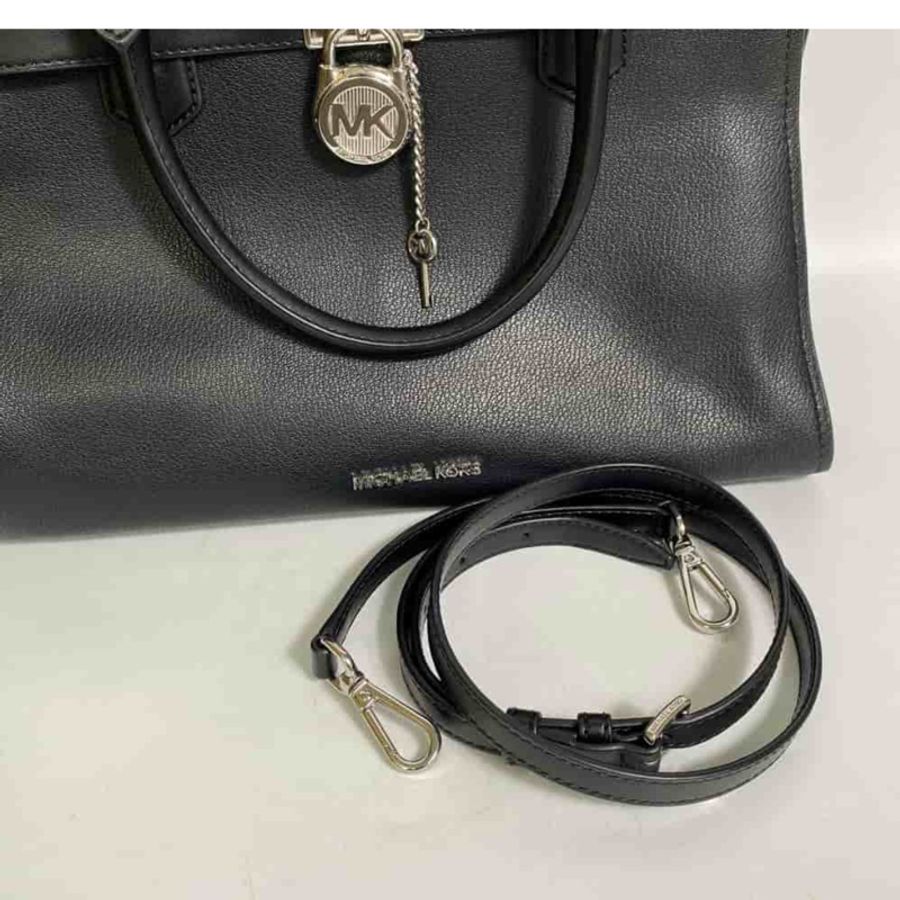 【Michael Kors】Hamilton鎖頭吊飾手提/肩背兩用包-1