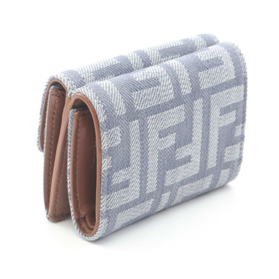FENDI Baguette Zucca 三折迷你皮夾 8M0395AUT4F1SXQ 帆布淺藍色-1