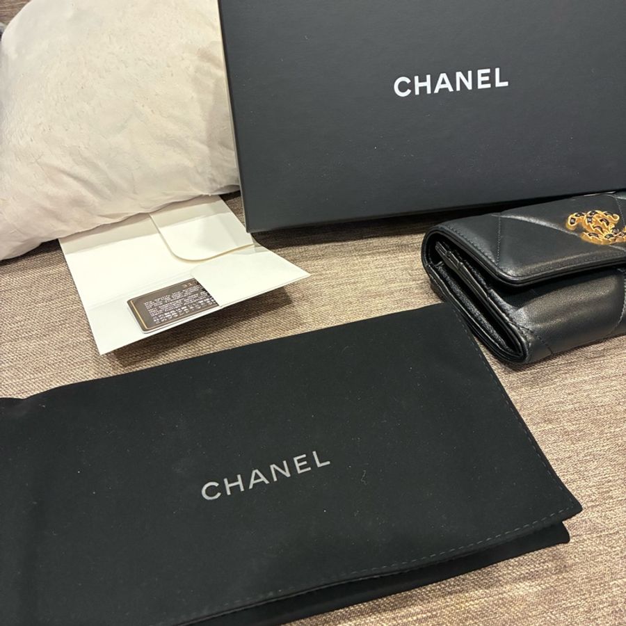 香奈兒Chanel 19系列黑色中夾 二手商品 31開 🈶盒保卡購證影本塵袋-20