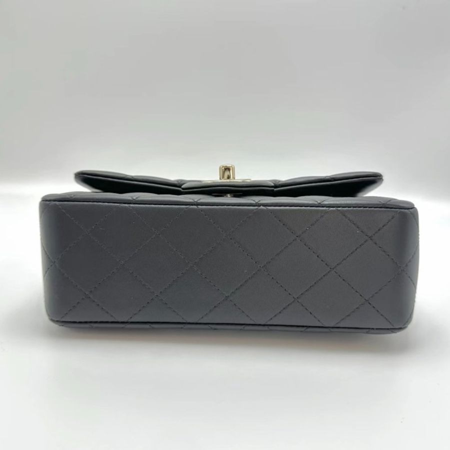 CHANEL 限量獅子頭黑金cf大mini手提包20*12*6 全新閒置配件盒子塵袋-3