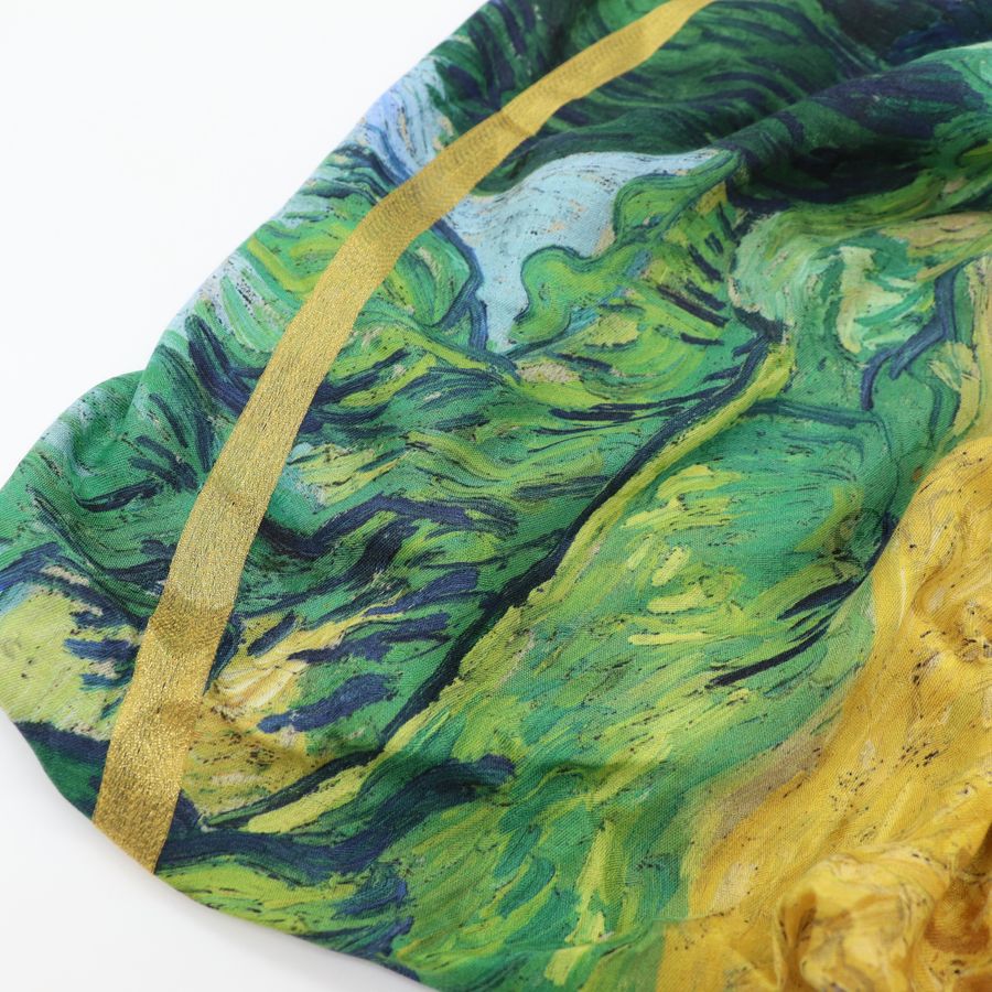 【收藏級❤️全網唯一】LOUIS VUITTON 路易威登 x 梵谷 麥田與柏樹Wheat Field with Cypresses 刺繡Logo 140cm 大方巾 圍巾 披肩 掛畫-9