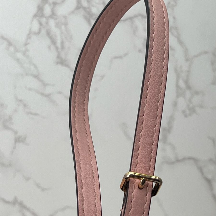 💗香緹國際精品💗544 LV Locky bb 櫻粉色-21