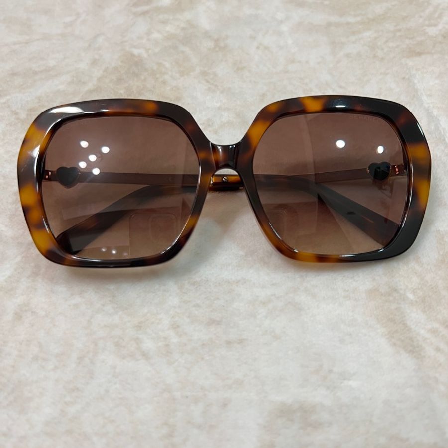 Chanel 琥珀色愛心logo太陽眼鏡為5521-A c.1758/8H。-0