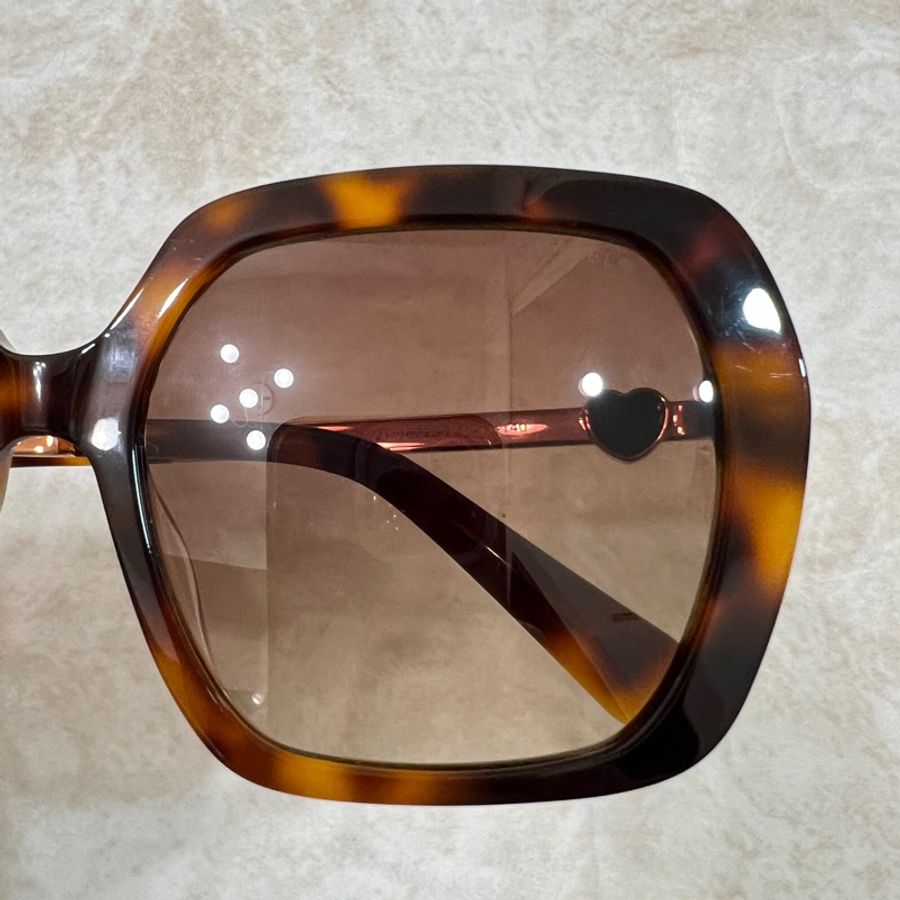 Chanel 琥珀色愛心logo太陽眼鏡為5521-A c.1758/8H。-9