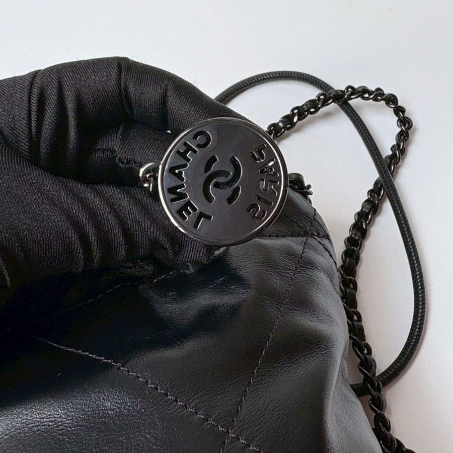 Chanel so black 黑皮黑鍊帶 mini 22包-10