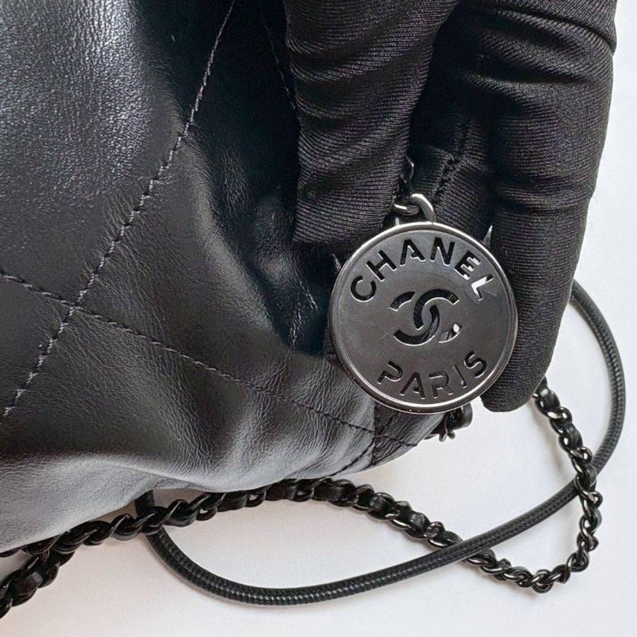 Chanel so black 黑皮黑鍊帶 mini 22包-12