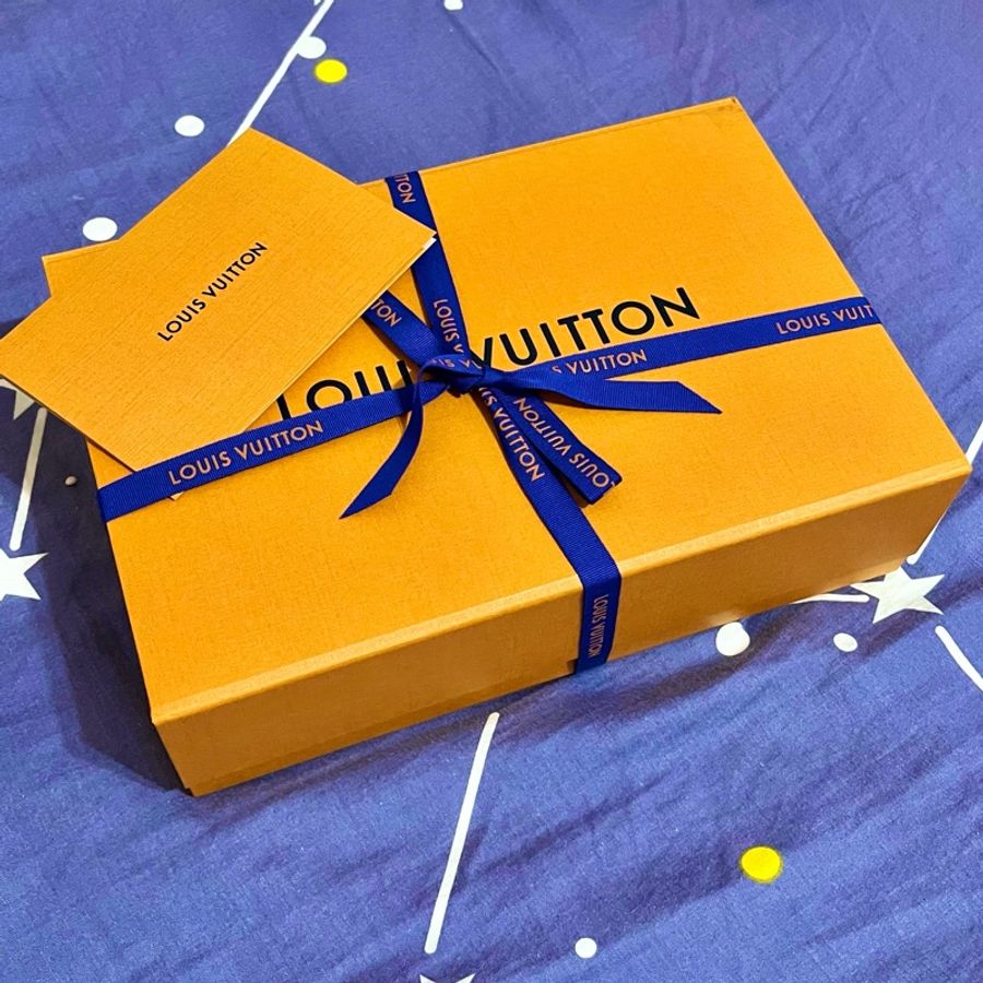【僅離櫃】【100%全新】【徵主人】Louis Vuitton Lv老花 S-Lock 直式隨身錢包 肩背包 M81522-3