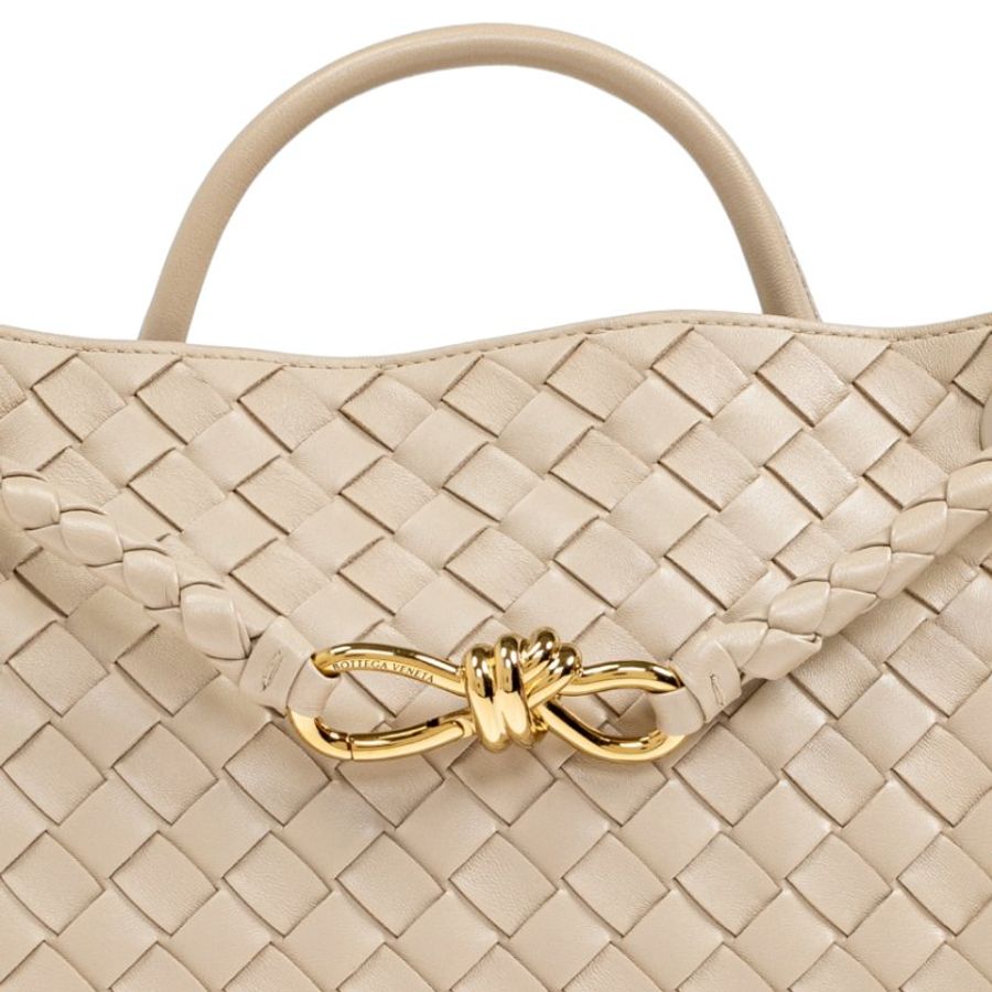 🎉新品好折扣✨Bottega Veneta 766016 Andiamo 中款小羊皮手提/斜背包 粉米色-12