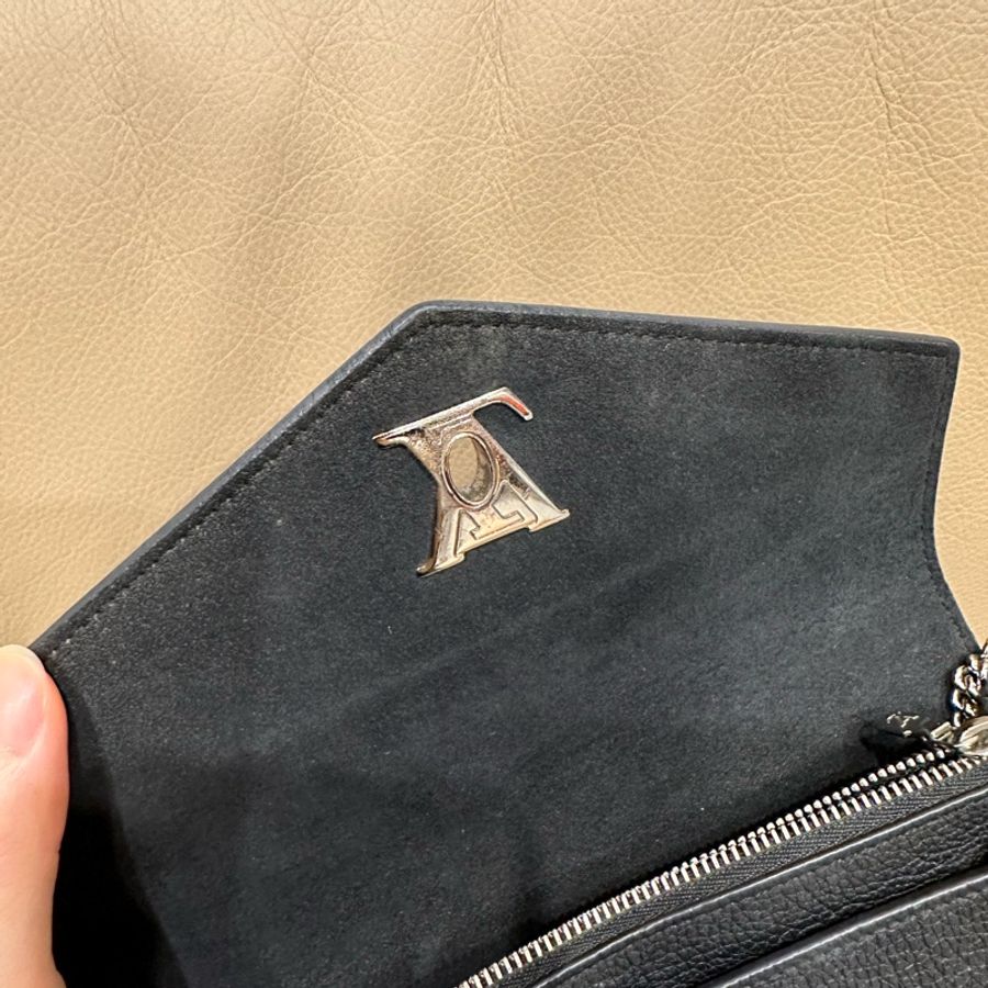 大全配🈶️台灣購證❤️ lv #lockme #黑銀 #牛皮 #woc-23
