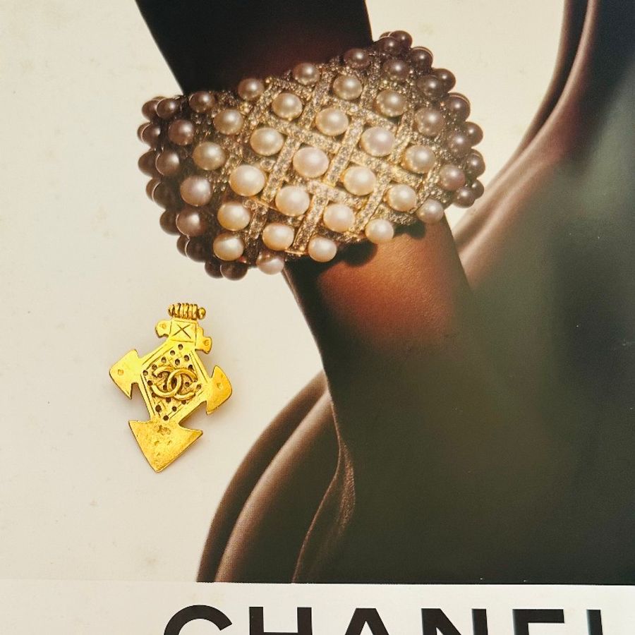 Chanel coco mark三角菱格雙C胸針-6