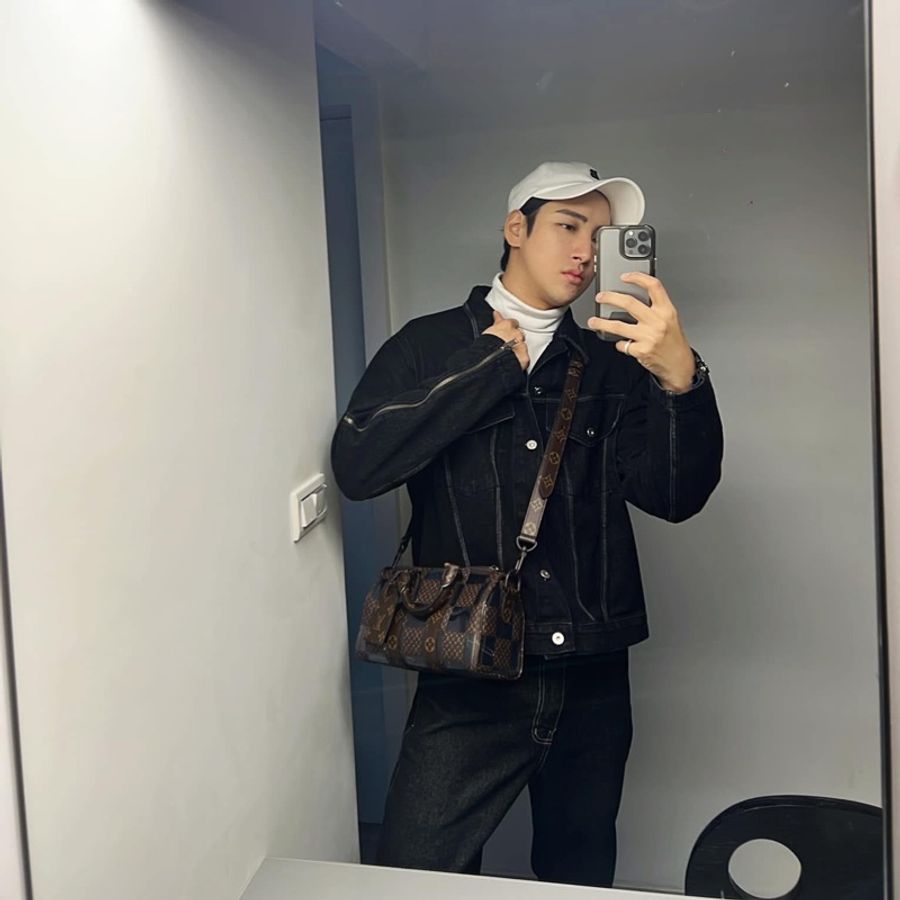 🤎時髦精最愛 收藏 LV M20872 秀款棋盤格透明Keepall 25 全配含購證 拍網價129800 割愛 69800 少用收藏9新以上 尺寸 25 x 15 x 11 cm Monogram Chess塗層帆布及PVC 塗層帆布飾邊 棕色金屬件 拉鏈開合 單個主隔層 可拆式行李吊牌 肩帶:可拆式,可調節-2