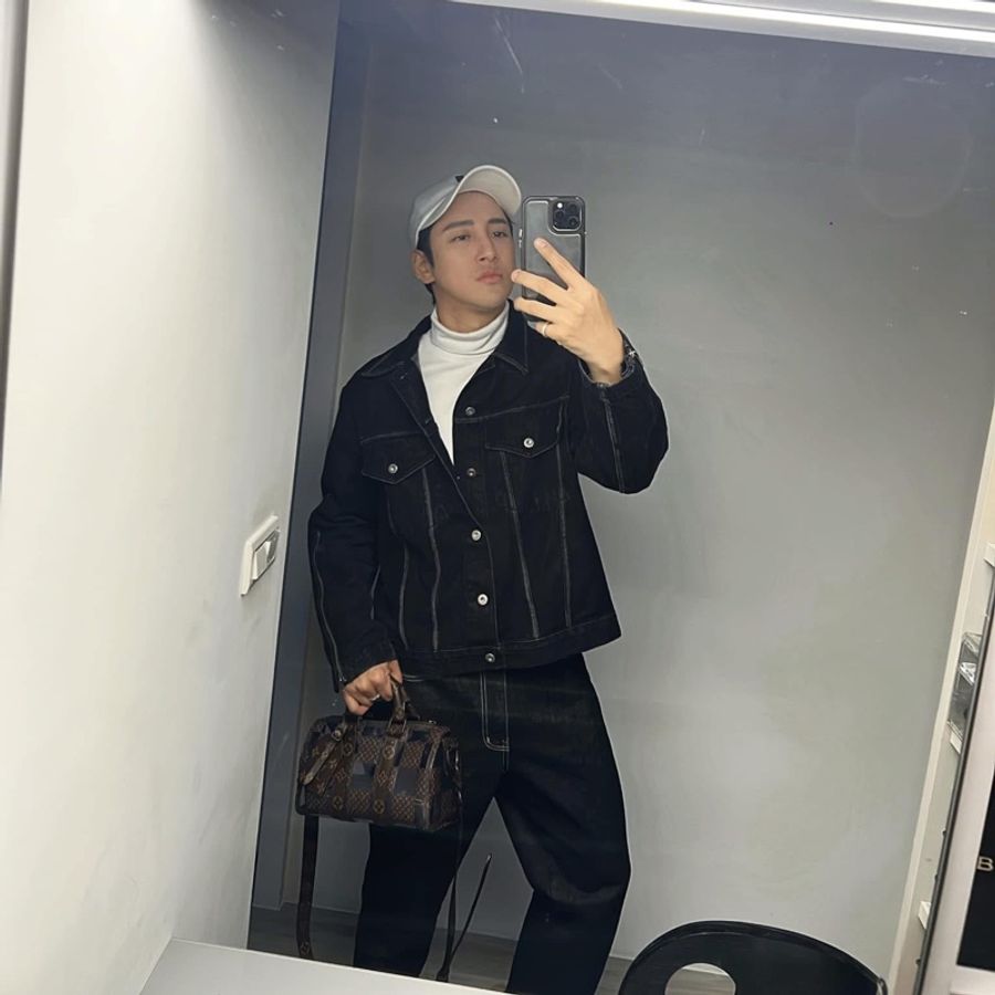 🤎時髦精最愛 收藏 LV M20872 秀款棋盤格透明Keepall 25 全配含購證 拍網價129800 割愛 69800 少用收藏9新以上 尺寸 25 x 15 x 11 cm Monogram Chess塗層帆布及PVC 塗層帆布飾邊 棕色金屬件 拉鏈開合 單個主隔層 可拆式行李吊牌 肩帶:可拆式,可調節-4