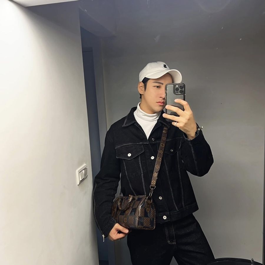 🤎時髦精最愛 收藏 LV M20872 秀款棋盤格透明Keepall 25 全配含購證 拍網價129800 割愛 69800 少用收藏9新以上 尺寸 25 x 15 x 11 cm Monogram Chess塗層帆布及PVC 塗層帆布飾邊 棕色金屬件 拉鏈開合 單個主隔層 可拆式行李吊牌 肩帶:可拆式,可調節-5