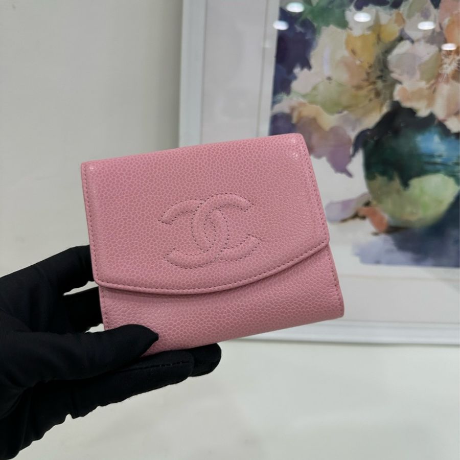 Chanel 香奈兒 櫻花粉魚子醬荔枝紋小皮夾 8開有卡 可以自己加個小鍊子當小包被背很棒哦 整體成色不錯 無明顯瑕疵-1